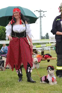 Krásné pirátky Jana a Nessinka.Fidoušek jen zírá